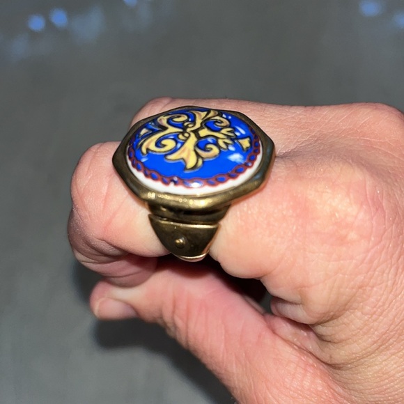 Patricia Nash Jewelry - Vintage Patricia Nash large blue and gold Costume Ring- adjustable band. GrCon❤️